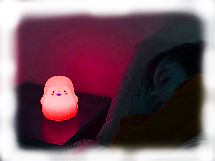 Portable-rechargeable-penguin-child-night-light-pink