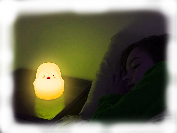 Portable-rechargeable-penguin-child-night-light-yellow